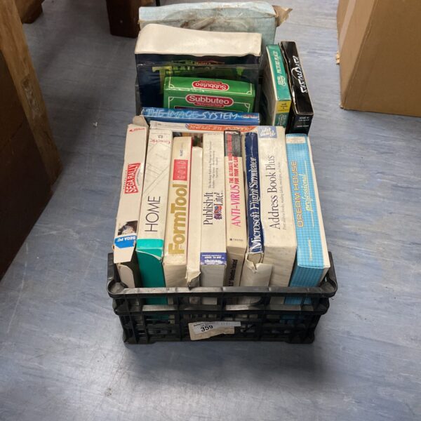 Mixed lot of vintage computer software and games from the 80s and 90s.