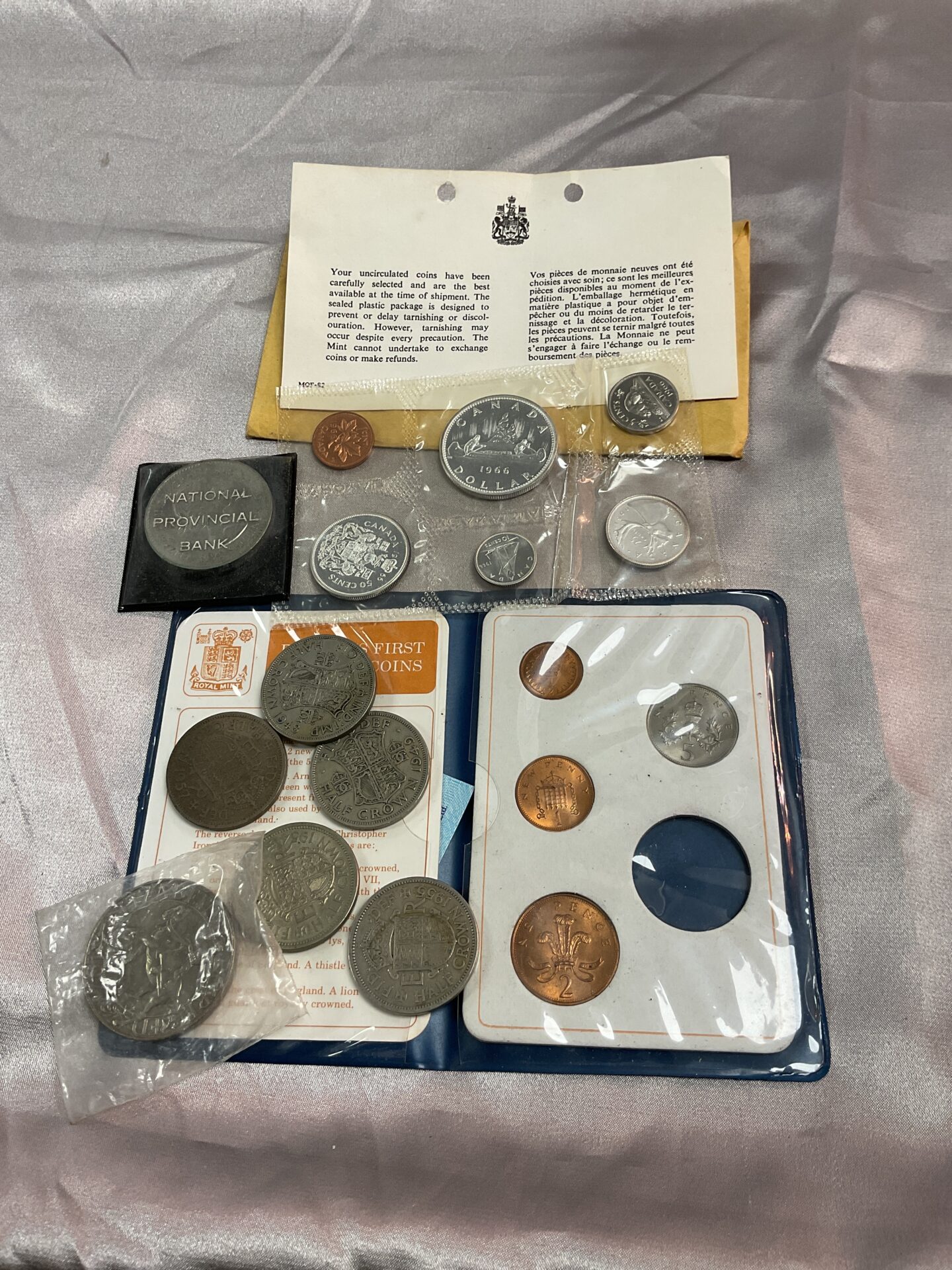724 Small collection of assorted coins Inc uncirculated Canadian Coin set