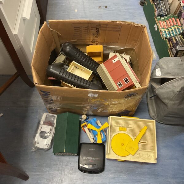 Vintage mixed lot with Sony Discman and Scalextric pieces.