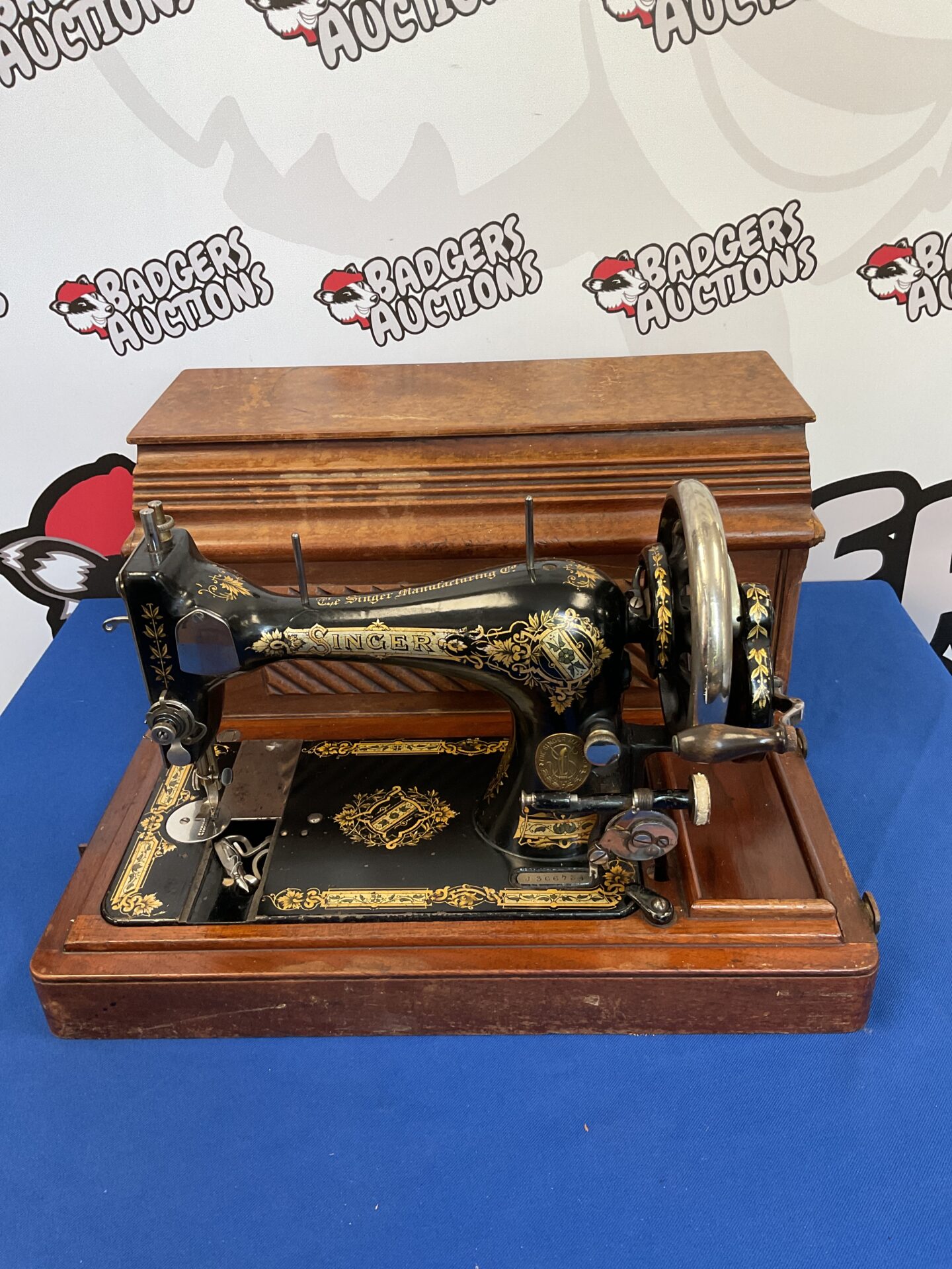 081 Vintage singer j366734 sewing machine