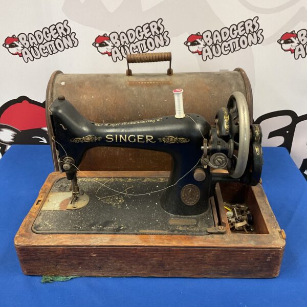 Vintage Singer sewing machine model F5850971, antique collectible