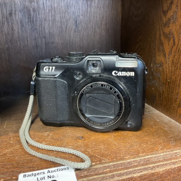Canon G11 digital camera, a compact point and shoot camera.