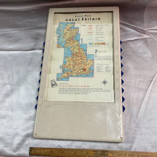 Vintage Auto Mapic road map of Great Britain, folded view.