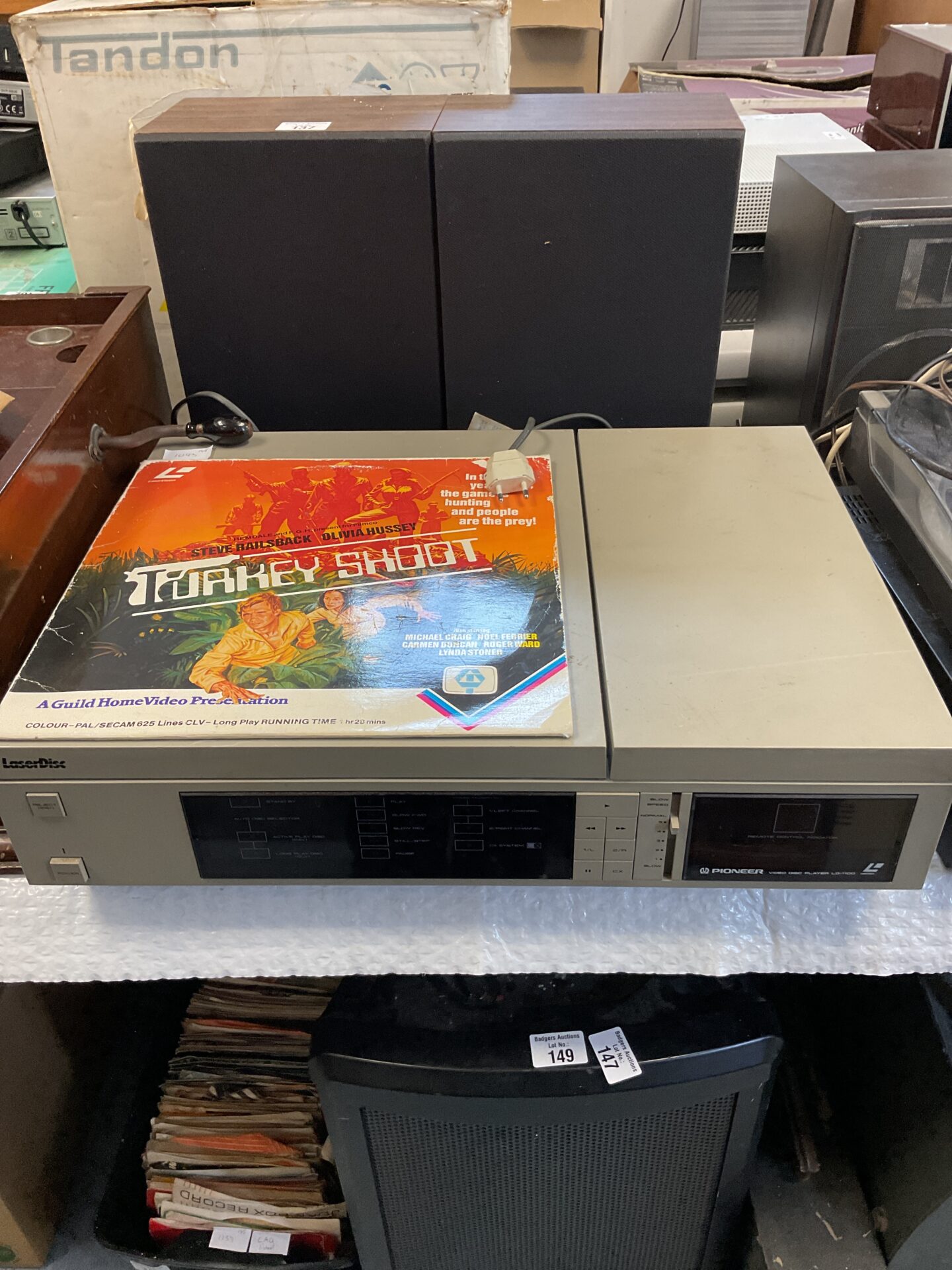 138 Pioneer ld-1100 laser disc player with turkey shoot disc