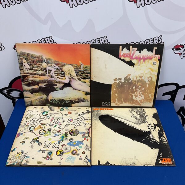 Led Zeppelin vinyl record lot, featuring four 12 inch albums.