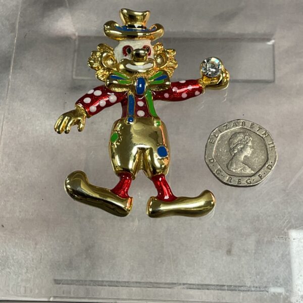 Vintage enamelled clown brooch with colourful details.