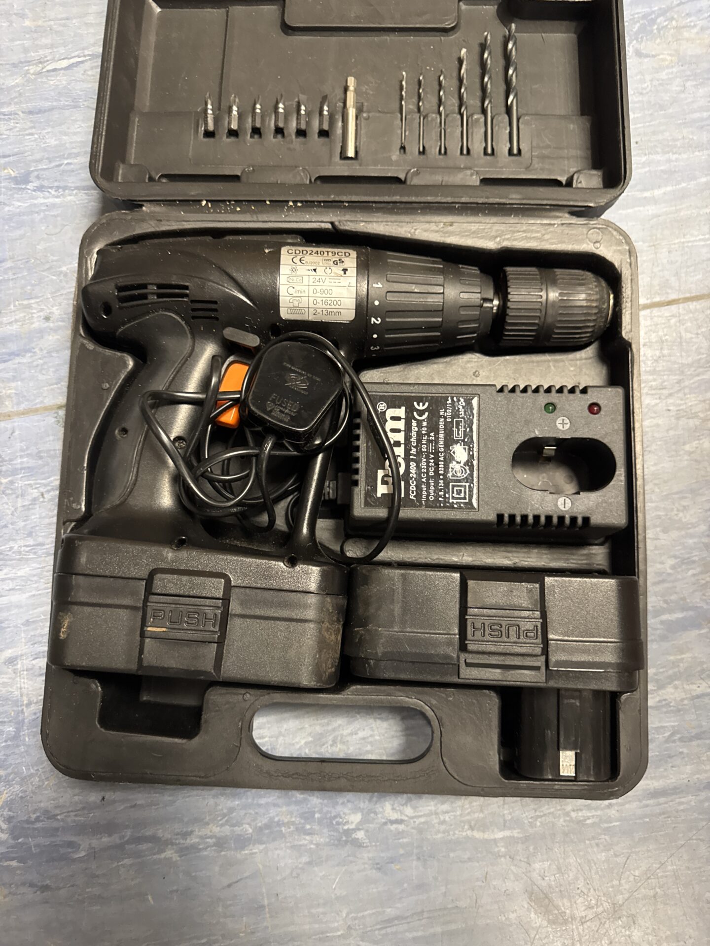858 Ferm cordless drill with charger – working