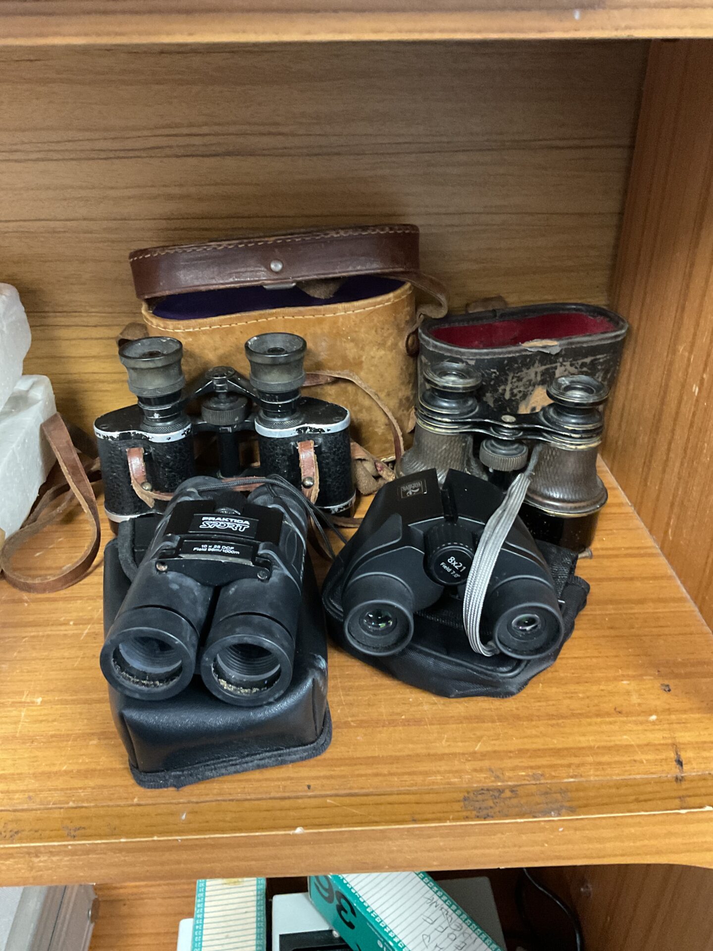 192 Four pairs of binoculars inc praktica sport