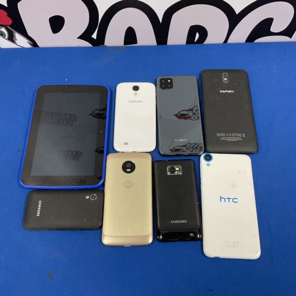 Mobile phone bundle featuring Samsung handsets and other brands.