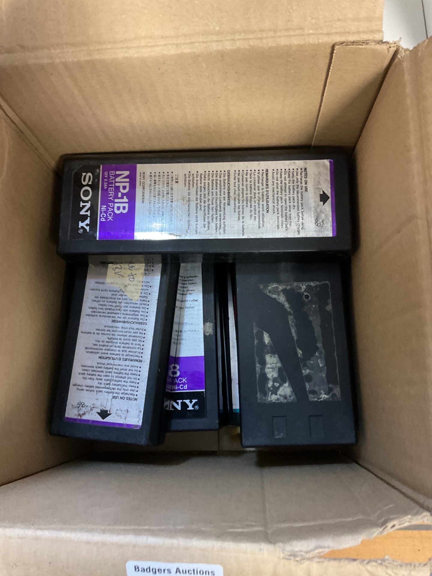 183 Box of sony np-1b batteries