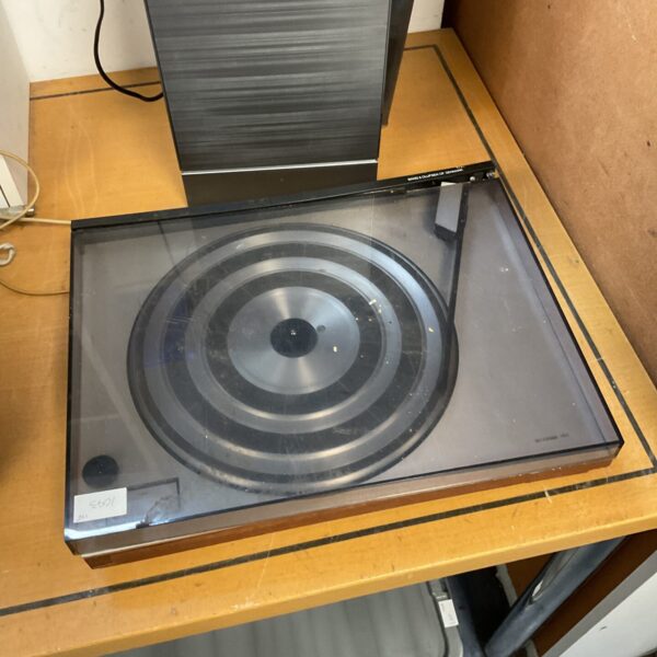 Vintage Bang & Olufsen Beogram 1102 turntable for vinyl record playback.