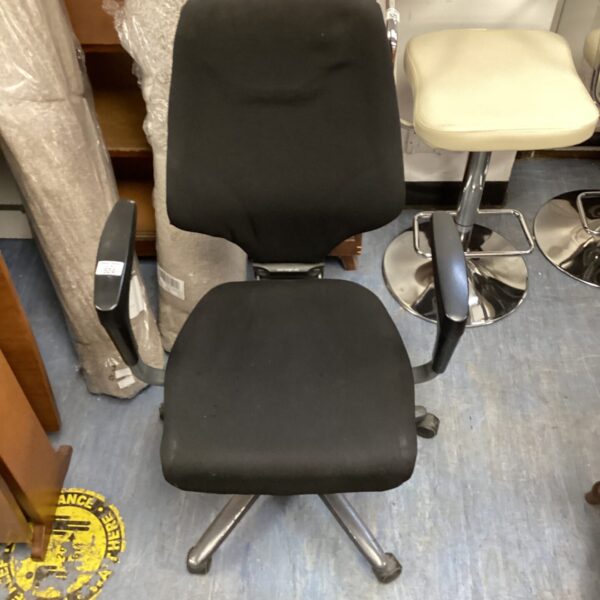 Black office swivel chair with a curved backrest.