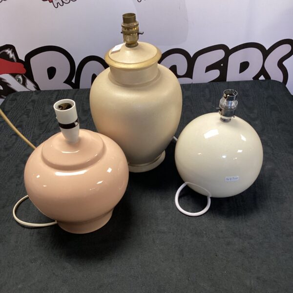 Vintage ceramic table lamp with cream shade.