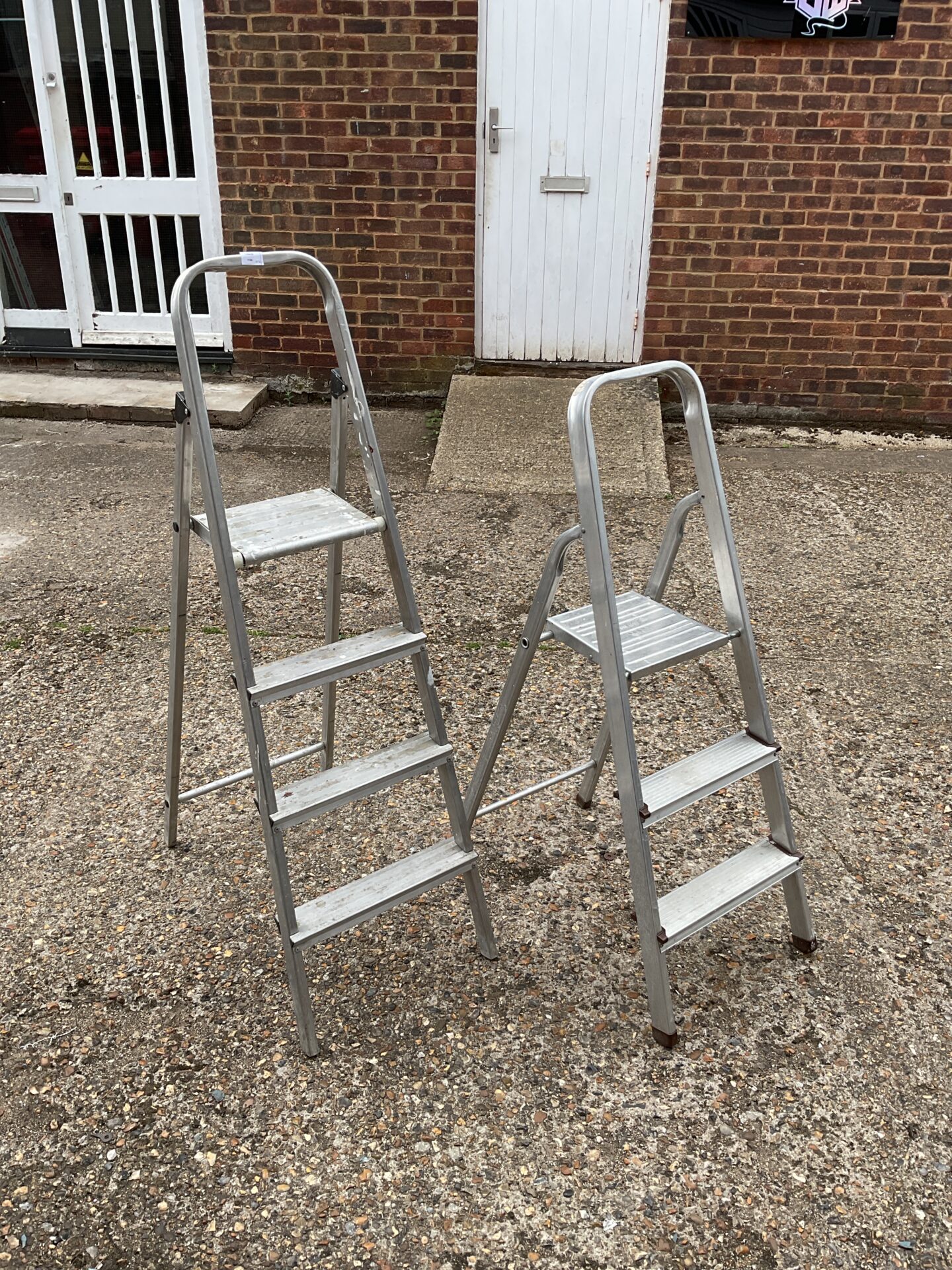 957 Two aluminium step ladders