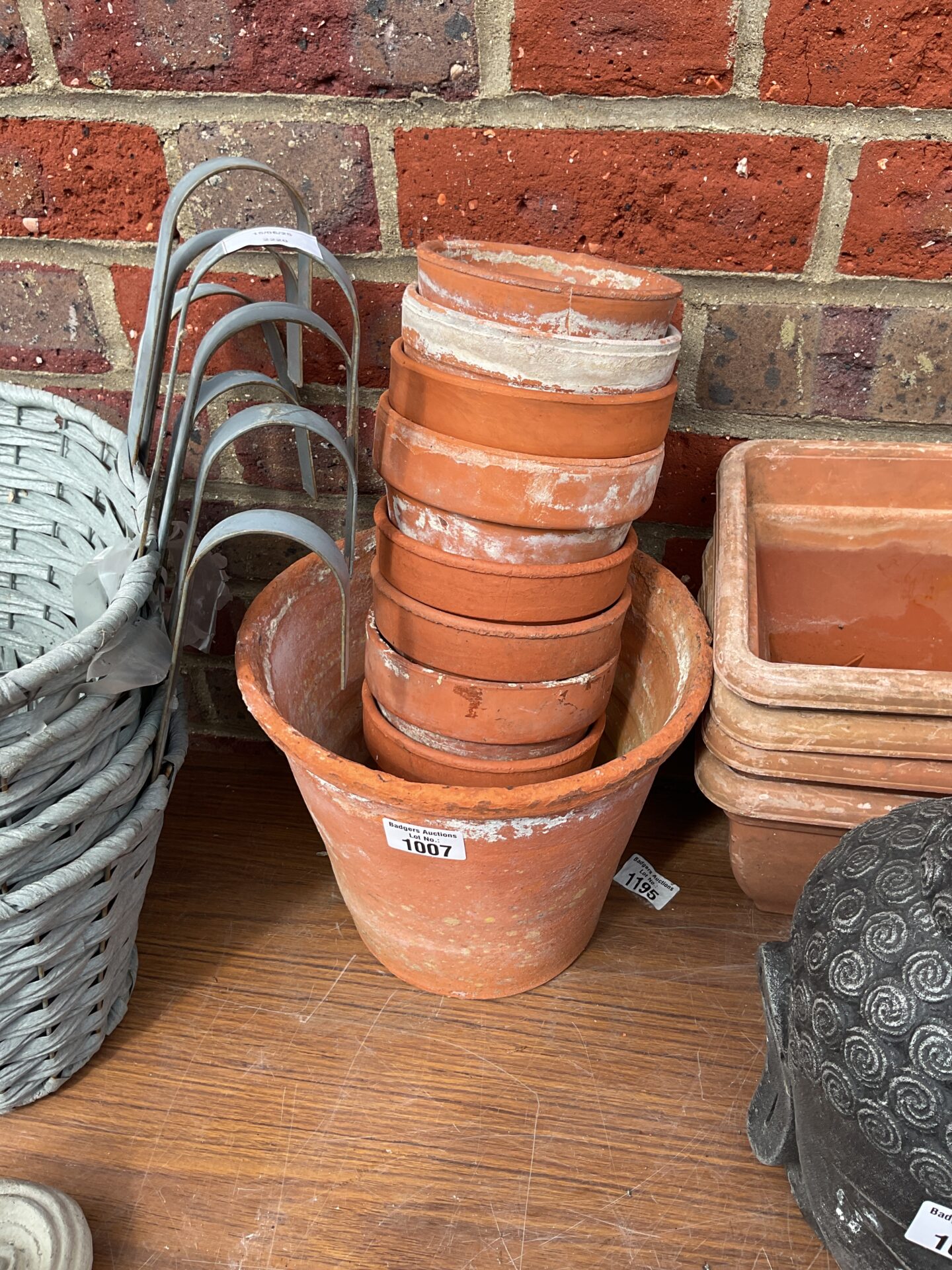 1007 Selection of terracotta pots