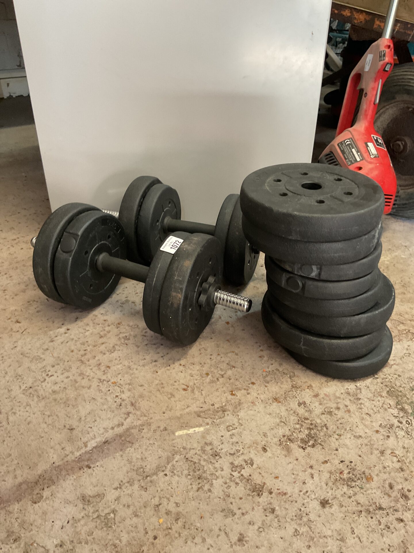 1072 Two dumbbells with selection of weights