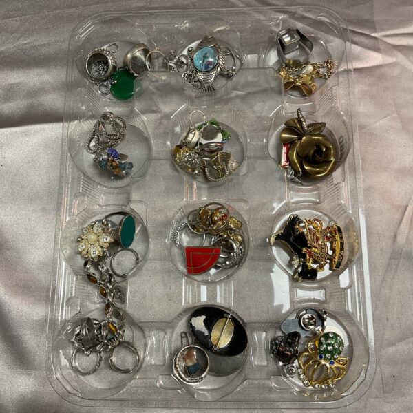 Tray of assorted vintage costume jewellery brooches and pins.