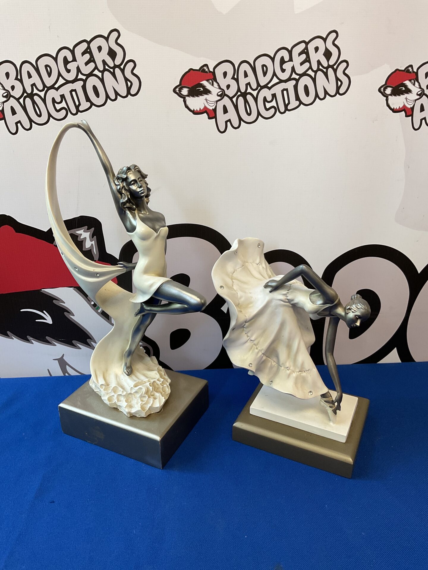 041 Two regency expressions art deco lady figures