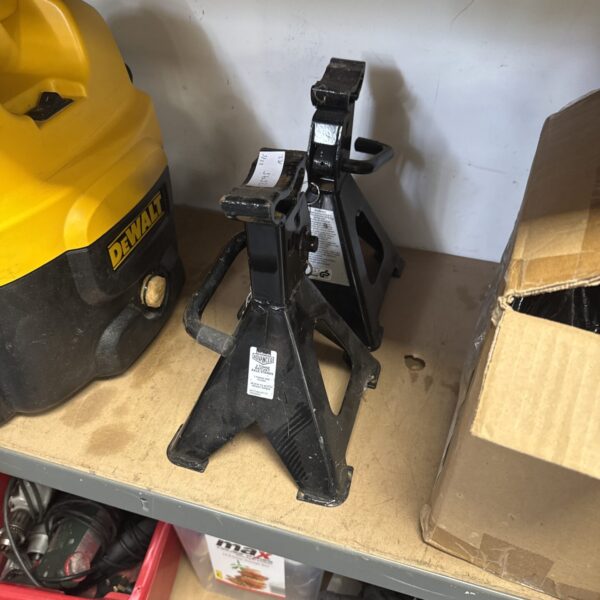 Pair of used Halfords 2 Ton ratchet axle stands for car repair.