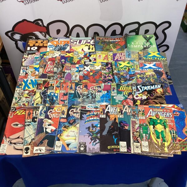Large lot of vintage Marvel and DC comics including X-Men and Avengers.