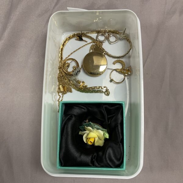 Tray of vintage costume jewellery including necklaces and brooches.