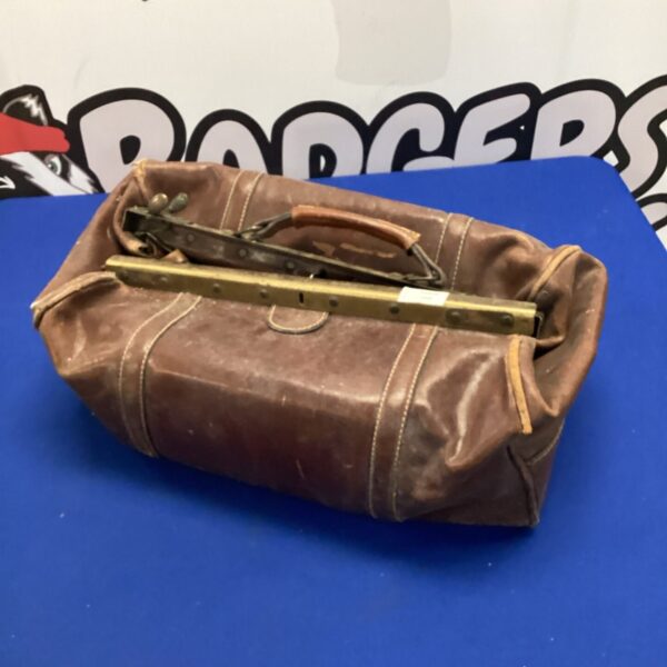 Vintage fjord brown leather doctor's bag with handle.