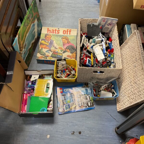 Mixed Lego lot with vintage Hats Off game and building blocks.