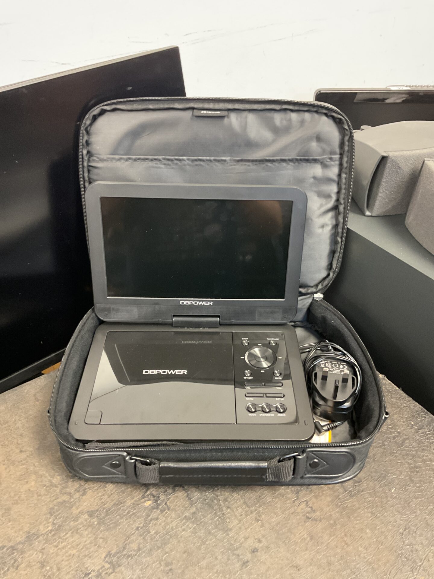 087 Db power portable dvd player working