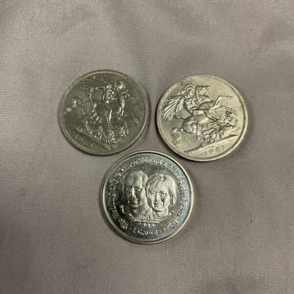 Vintage 1951 Five Shilling coins and Edward and Sophie Crown for collectors.