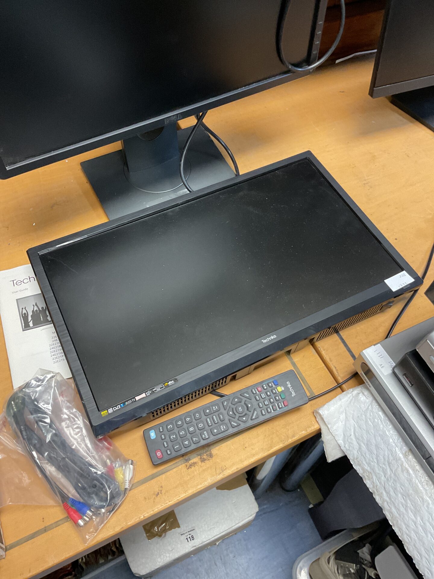 112 Technika 21.5” hd led v working with remote (no stand)