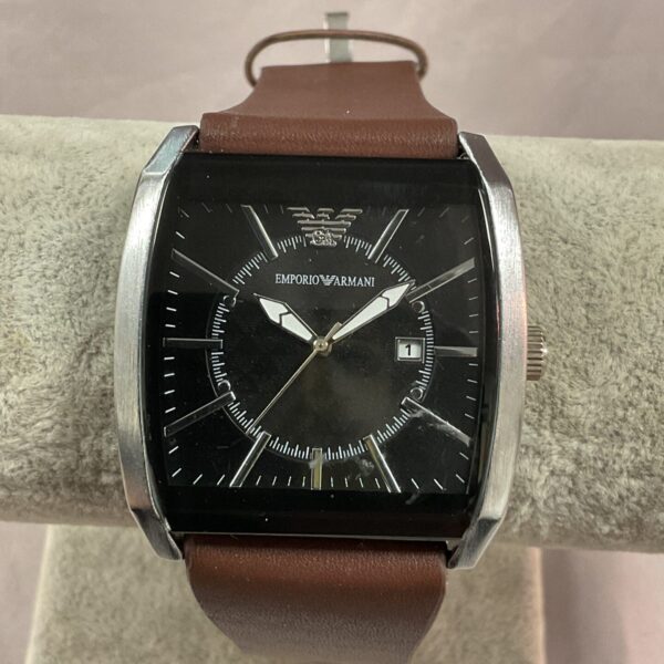 Stylish Emporio Armani quartz watch with leather strap.