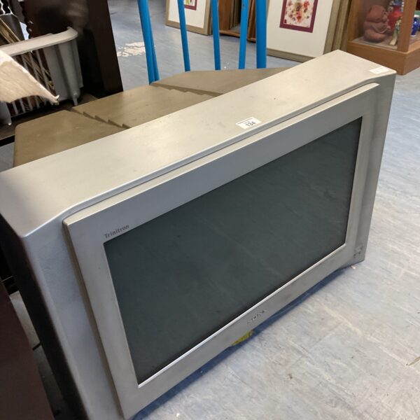 Front view of a large Sony Trinitron CRT television.