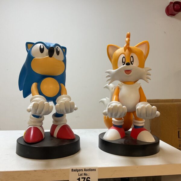 Front view of Sonic and Tails Cable Guys controller holders.