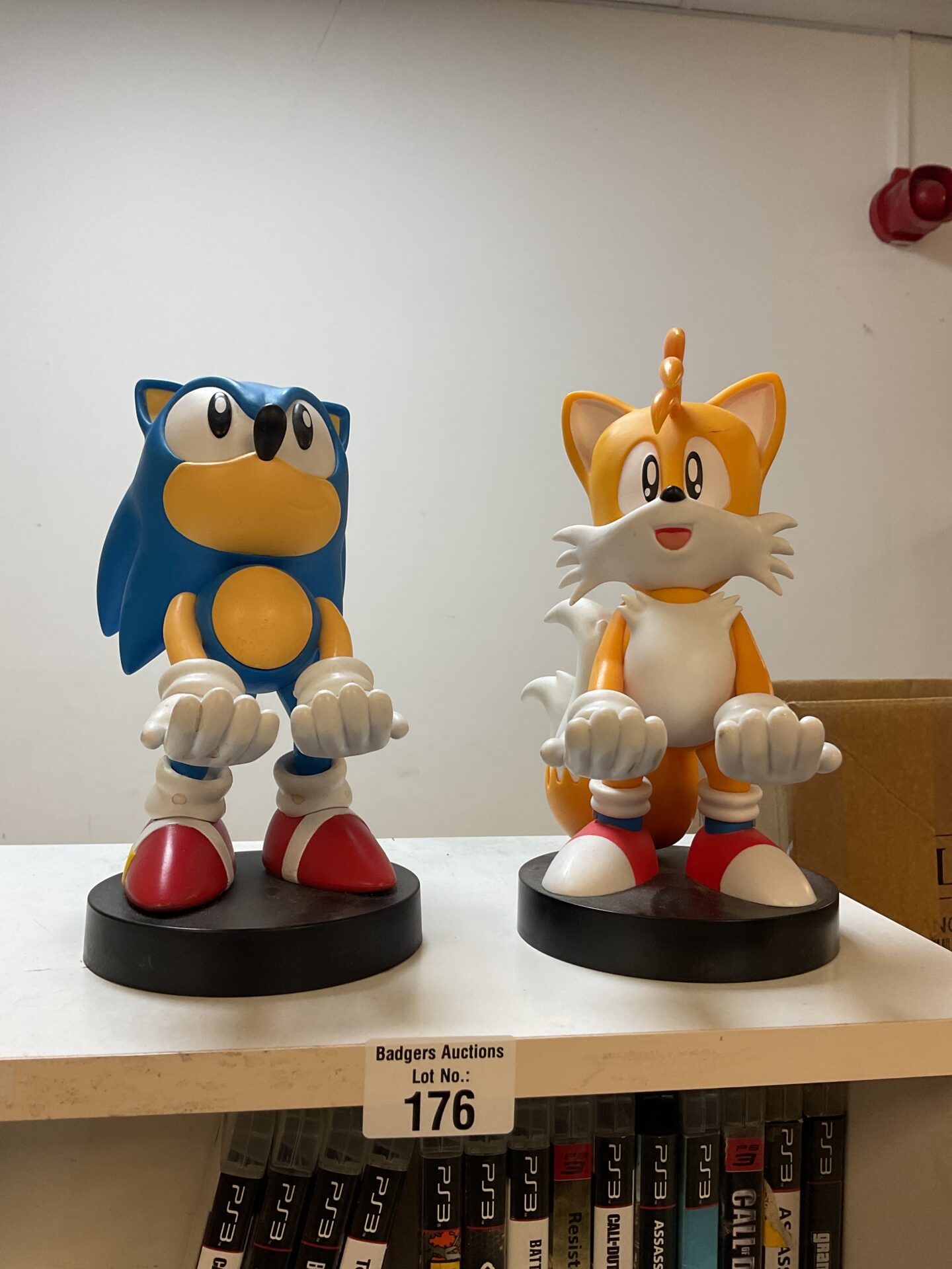 176 Sonic & tales cable guys controller holders