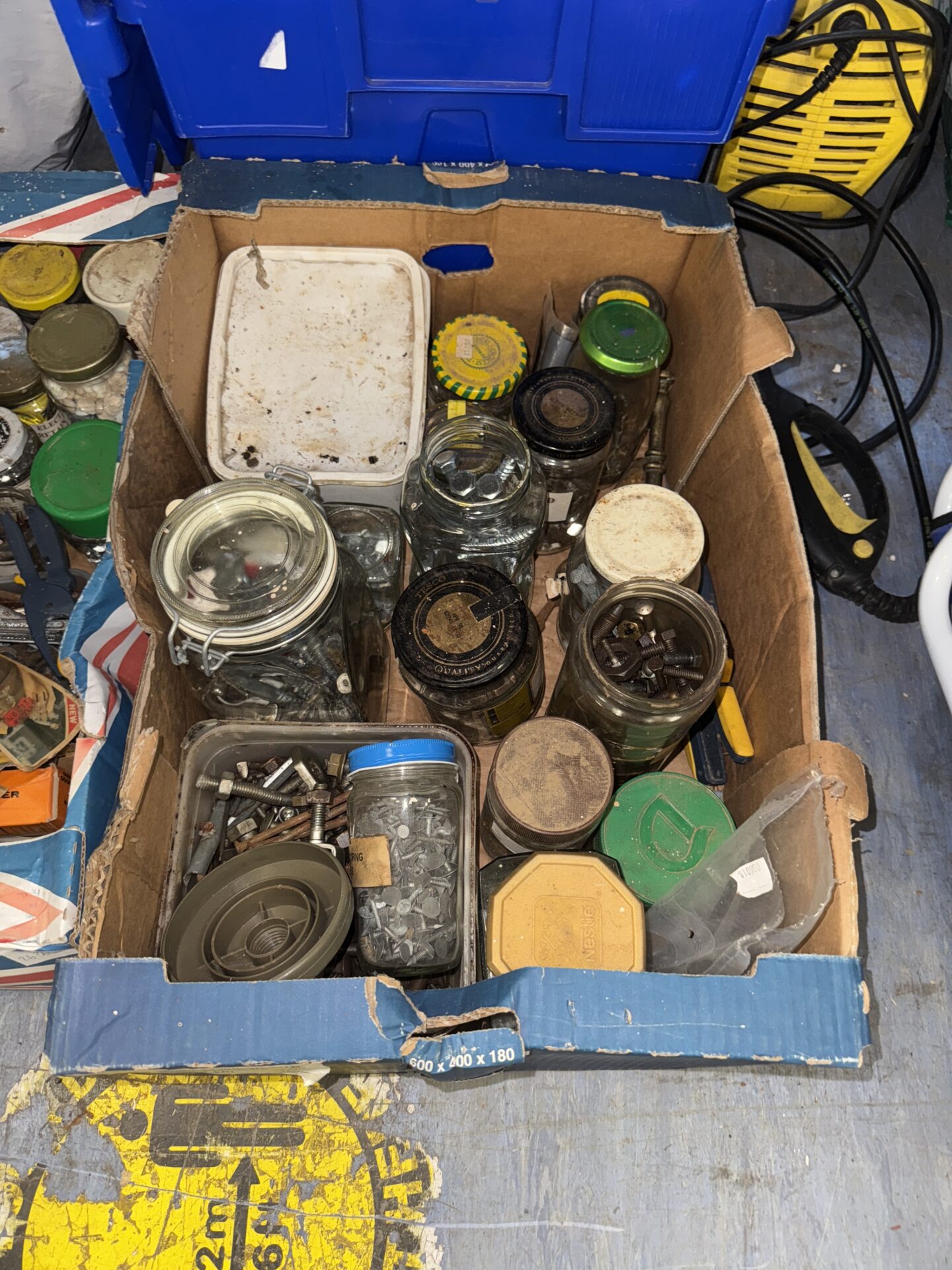 978 Quantity of assorted nuts, bolts & screws