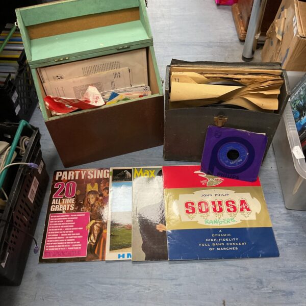 Lot of vintage gramophone records from the 1930s, collectible shellac discs.