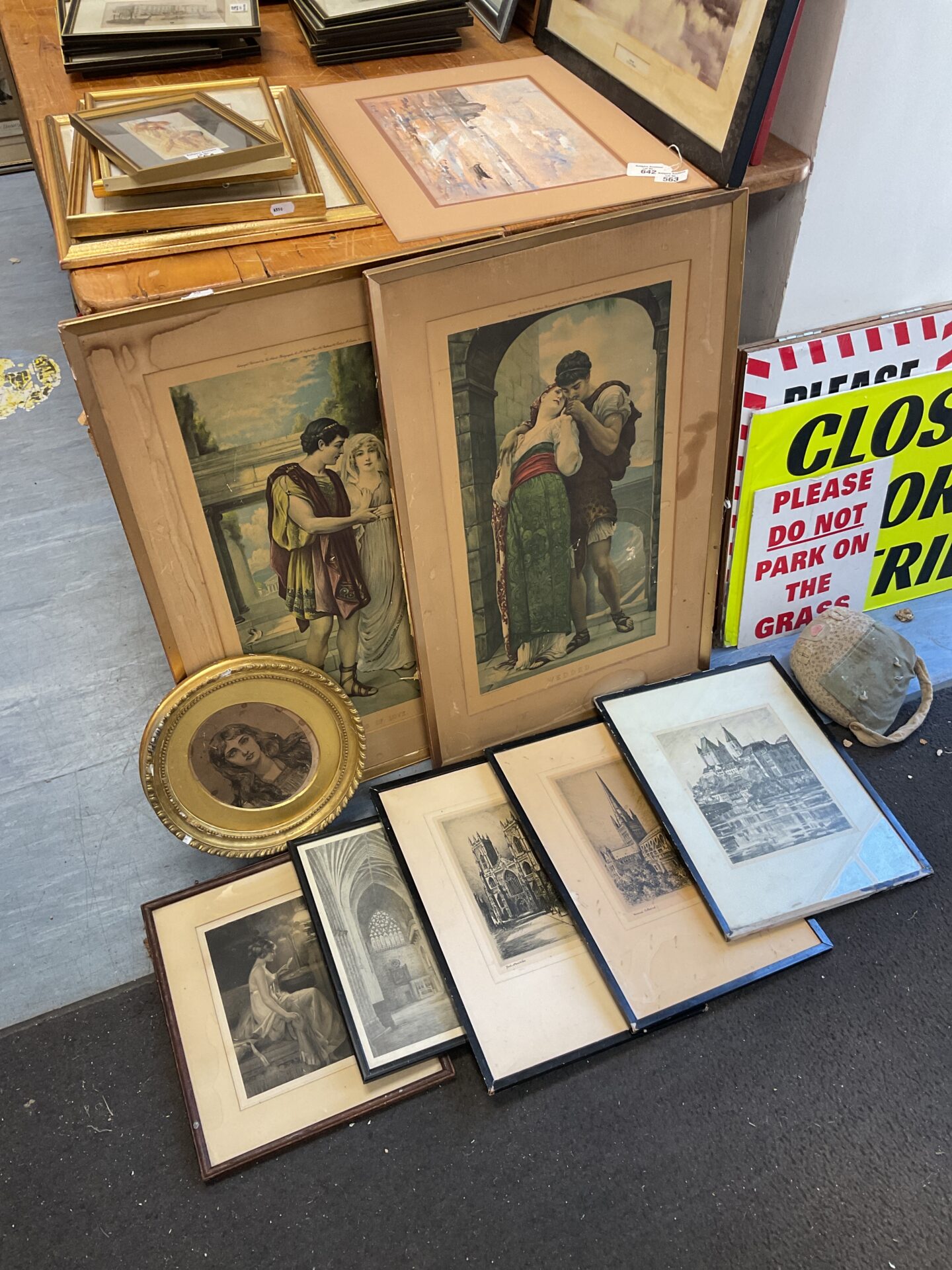 560 Collection of vintage & antique prints & etchings