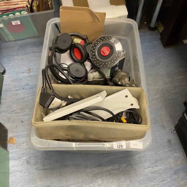 Mixed electrical lot with headsets and LED rotolight.