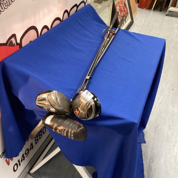 Golf clubs set including Taylormade RBZ driver for right-handed players.