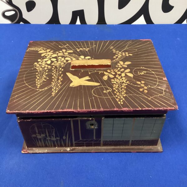 Vintage Japanese papier-mâché box with dark lacquer finish.