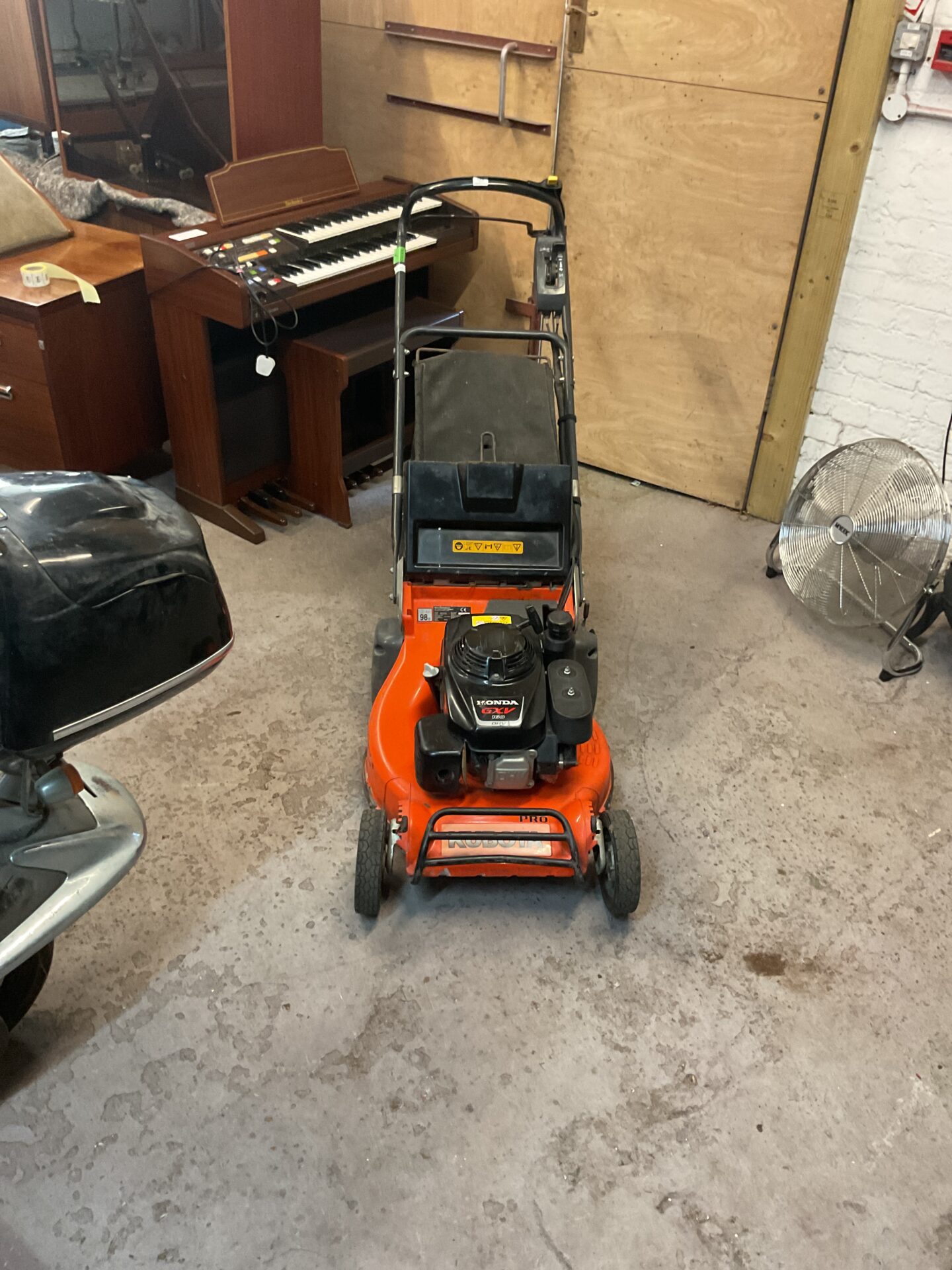 941 Honda gxv 160 ohv petrol mower working