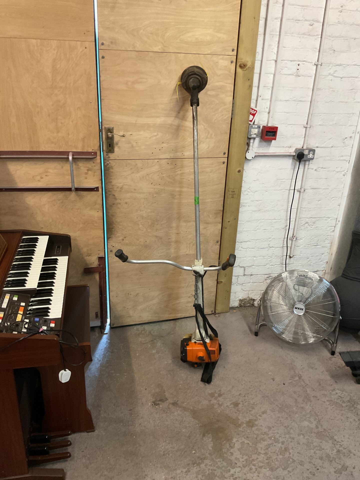 944 Stihl heavy duty strimmer working