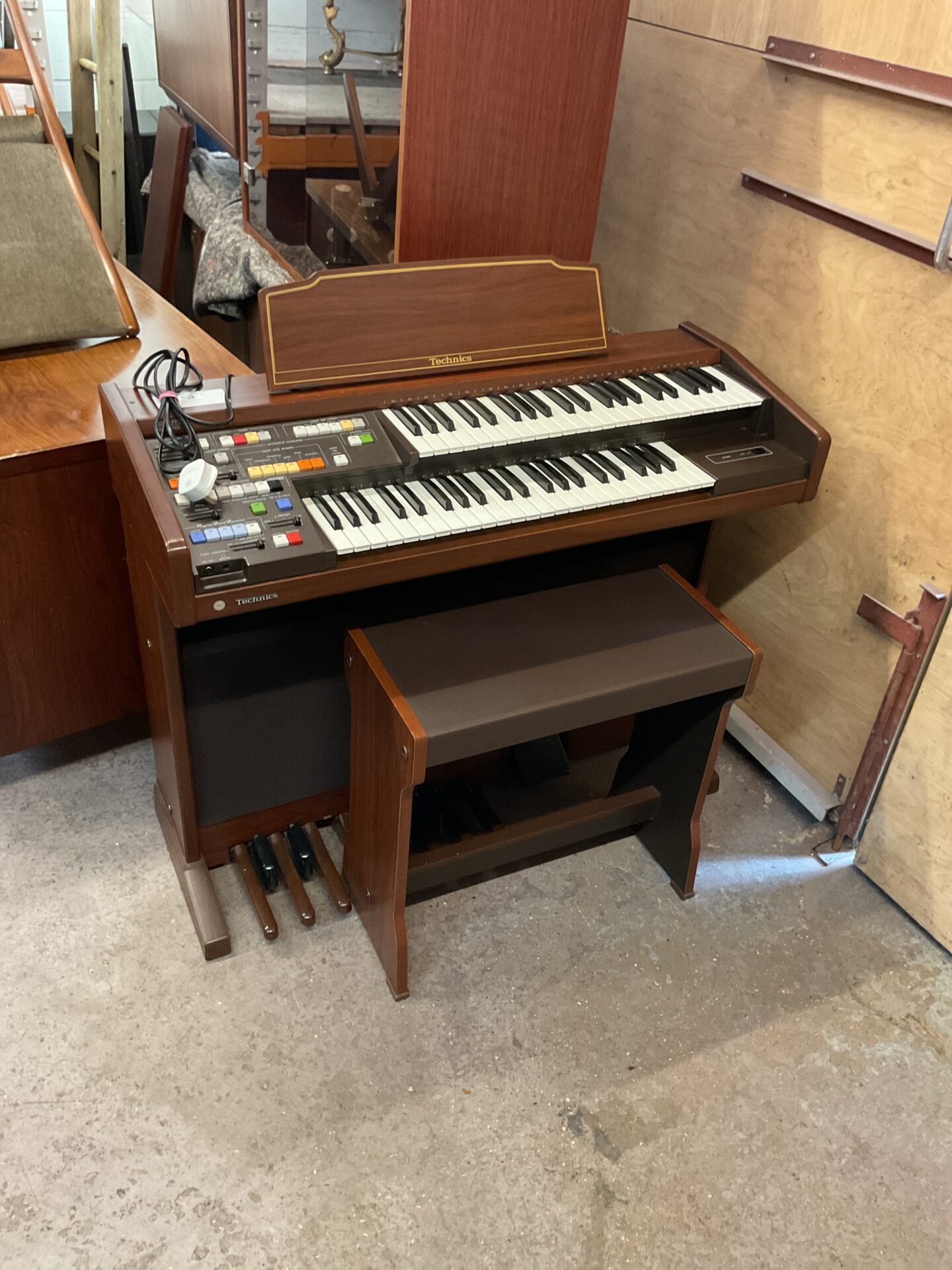 1009 Technics electric organ model sx-e8L working