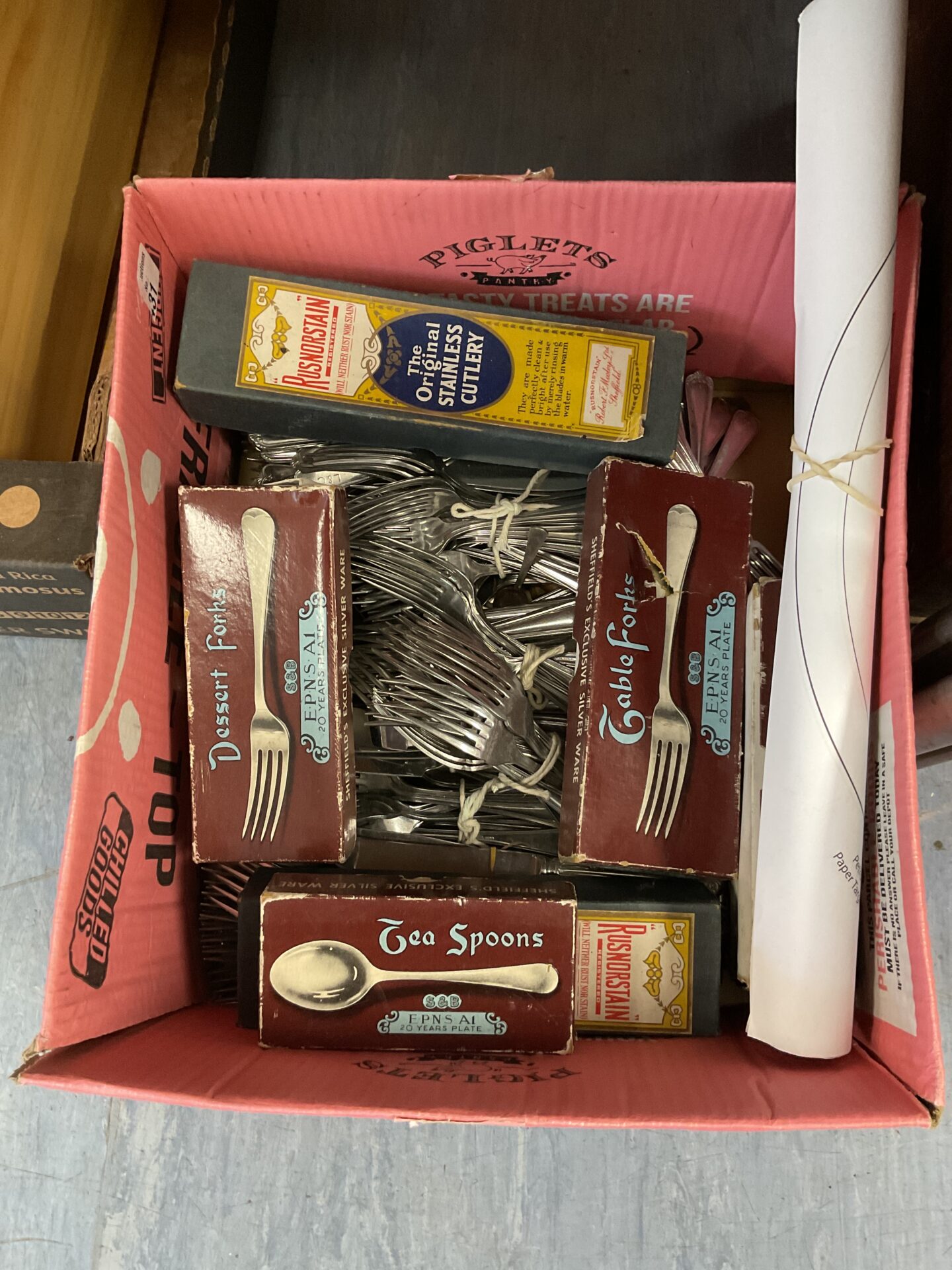 289 Large quantity of Vintage Cutlery