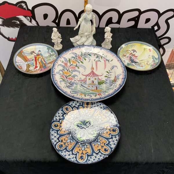 Set of three colourful vintage Japanese wall plates for collectors.
