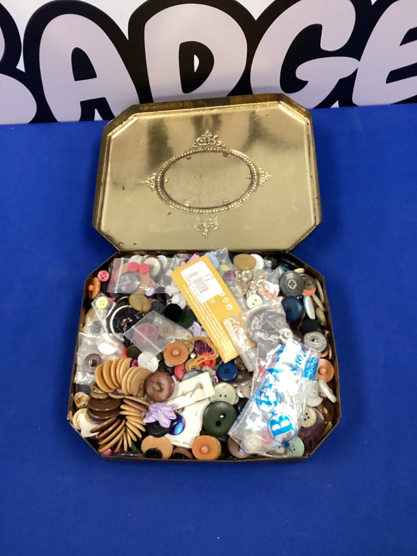 270 Vintage royal tin with buttons