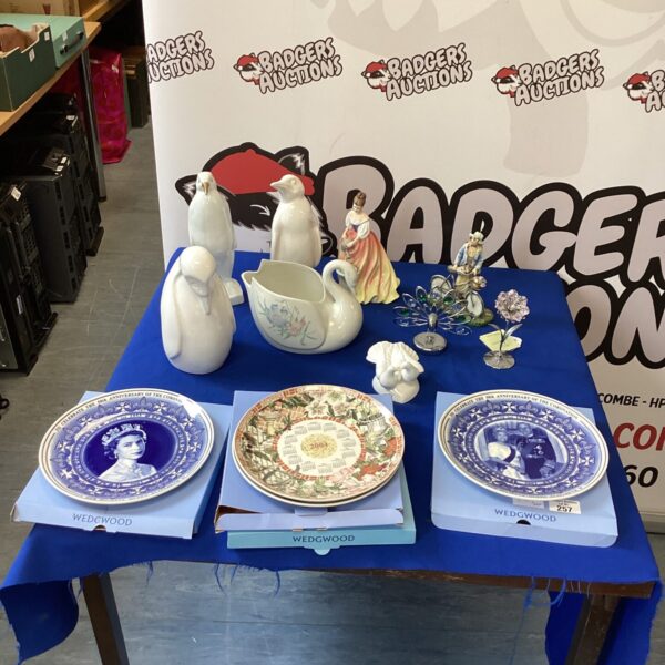 Quantity of Porcelain ornaments and collectible plates