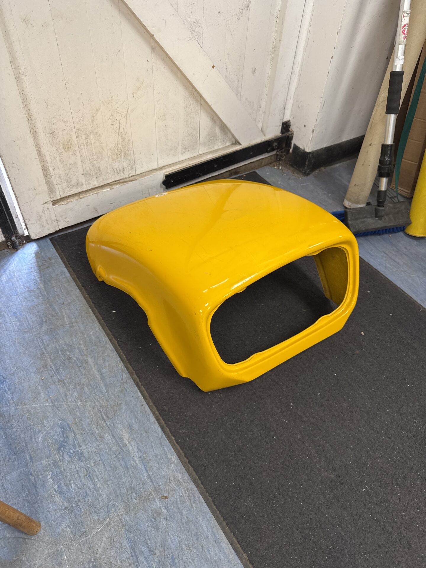 907 Fibreglass caterham or lotus seven type car nose cone – has cosmetic marks and chips on rear edge