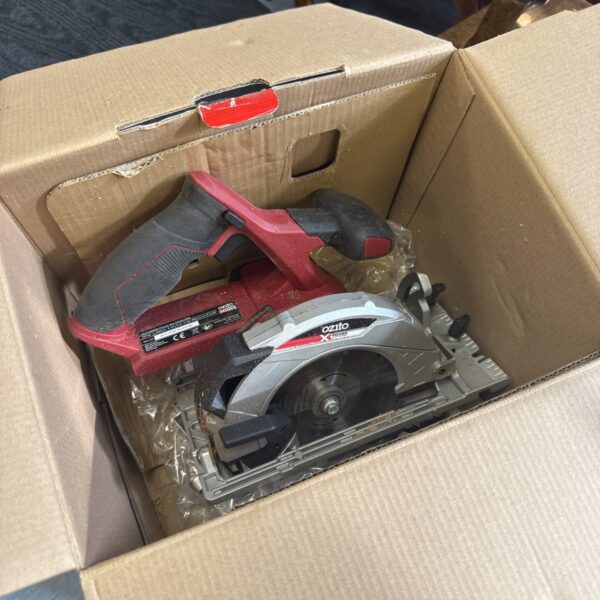 Used Ozito PXCSS-500U cordless circular saw for DIY projects.