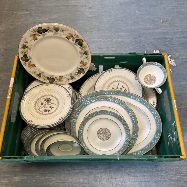 Mixed lot of vintage Wedgwood Runnymede & Royal Doulton Larchmont china.